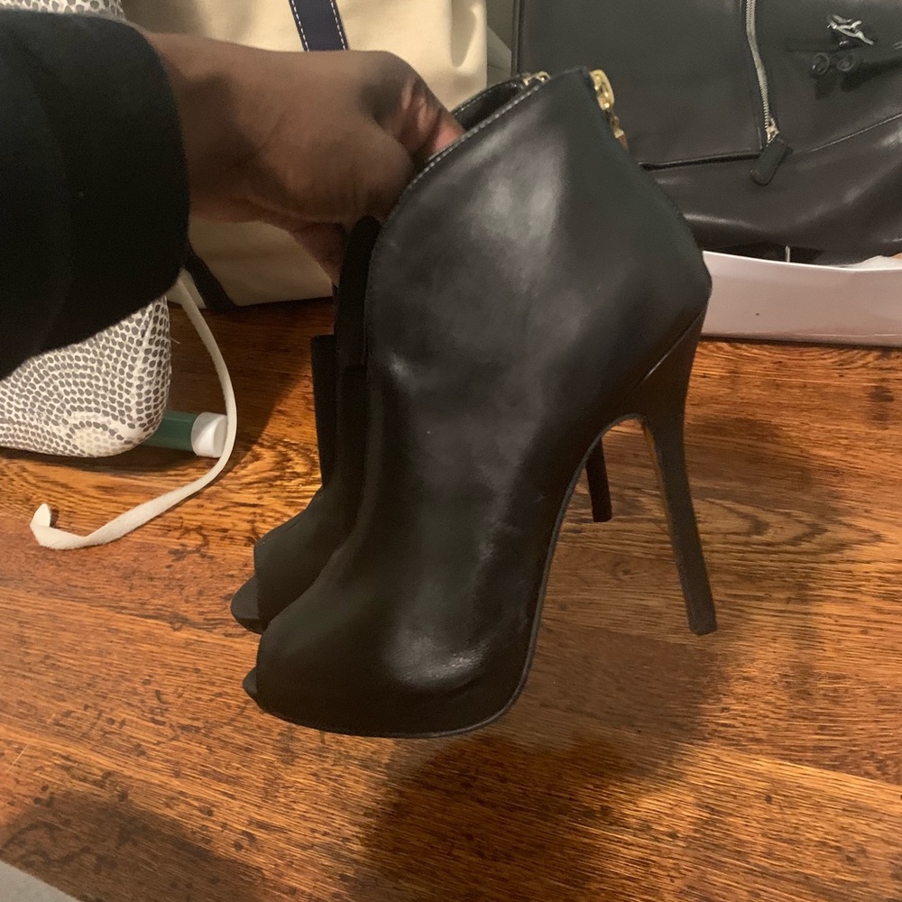 Guess Booties - Picture 2 of 5